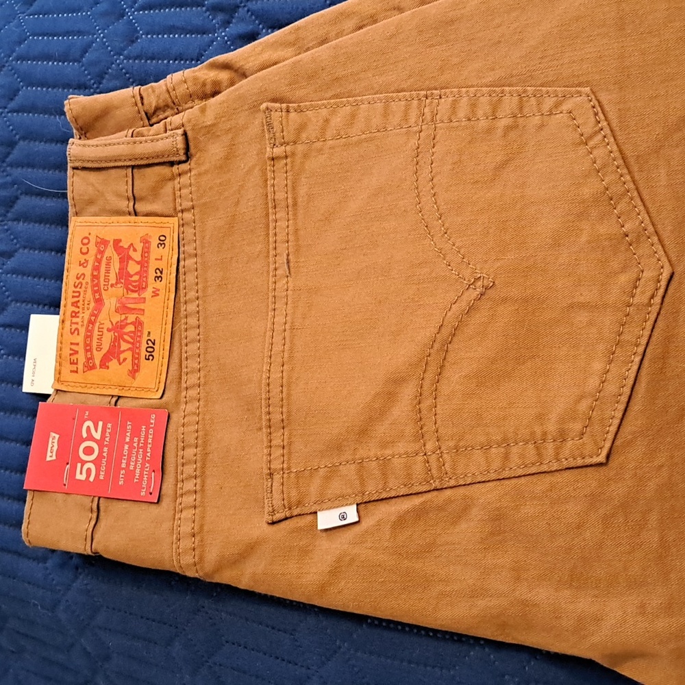 Brand new with tags men's Levi's  502 regular taper stretch W 32 L 30 khaki jean